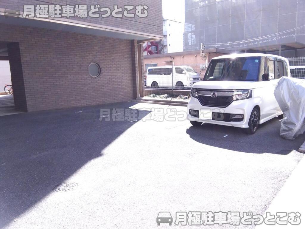 名古屋市中区上前津2-14-12の月極駐車場3