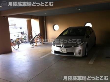 名古屋市中区上前津2-14-12の月極駐車場2