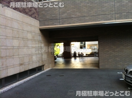 名古屋市中区上前津2-14-12の月極駐車場3