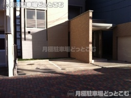 名古屋市中区上前津2-14-18の月極駐車場1