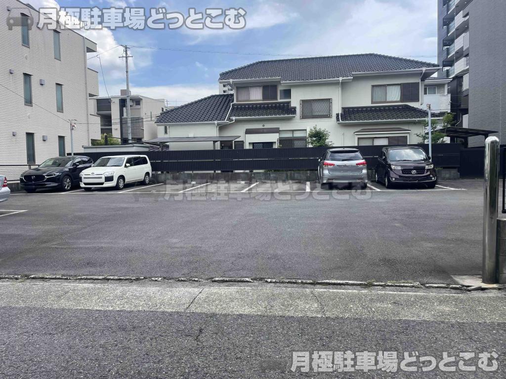 名古屋市中村区中島町2丁目23番、24番1の月極駐車場6