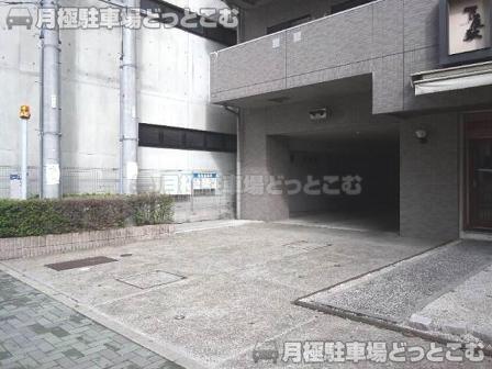 名古屋市中村区名駅3丁目11-13の月極駐車場3