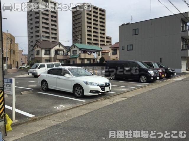 名古屋市千種区内山1丁目1202-1の月極駐車場1