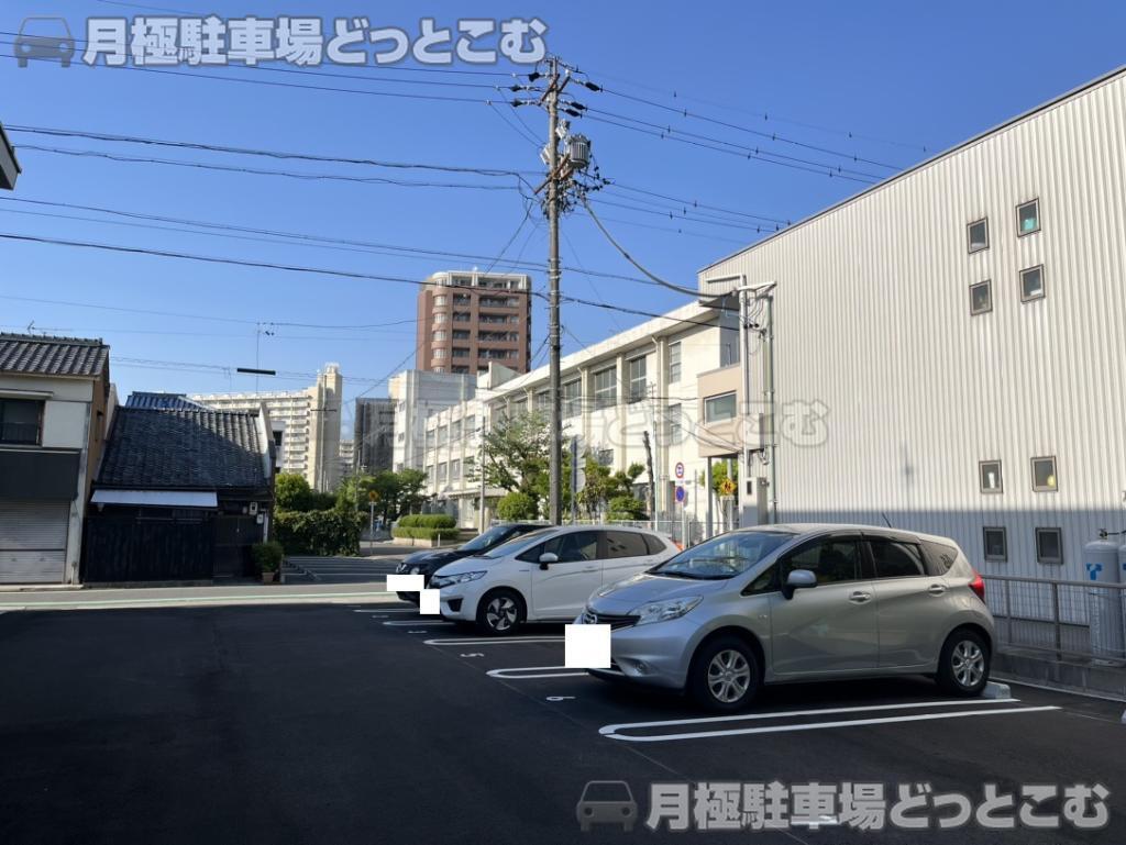 名古屋市北区下飯田町1丁目30-1の月極駐車場3