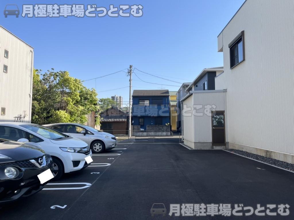 名古屋市北区下飯田町1丁目30-1の月極駐車場4
