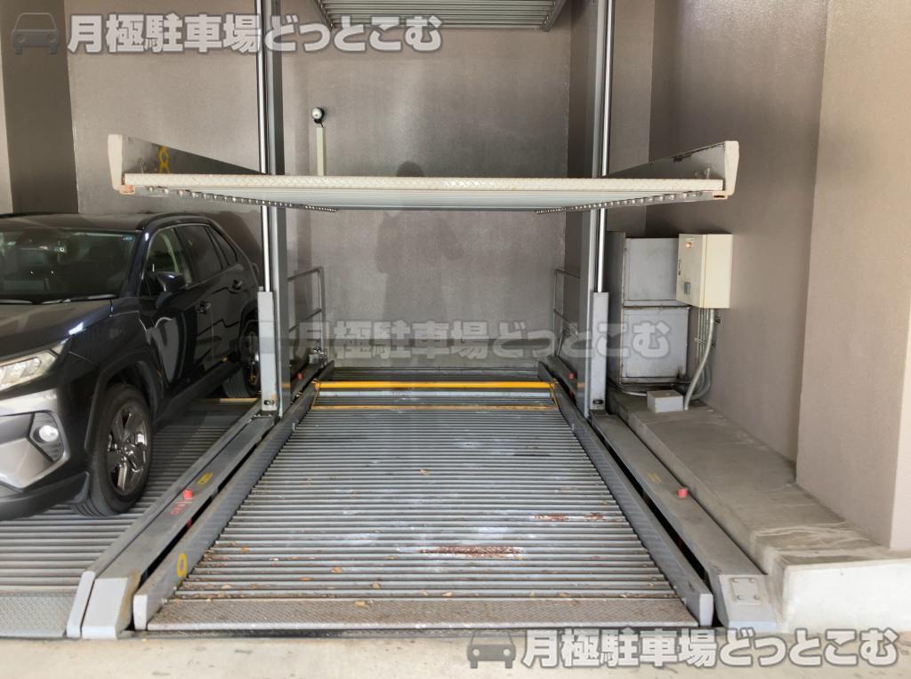 名古屋市東区白壁4-30の月極駐車場1