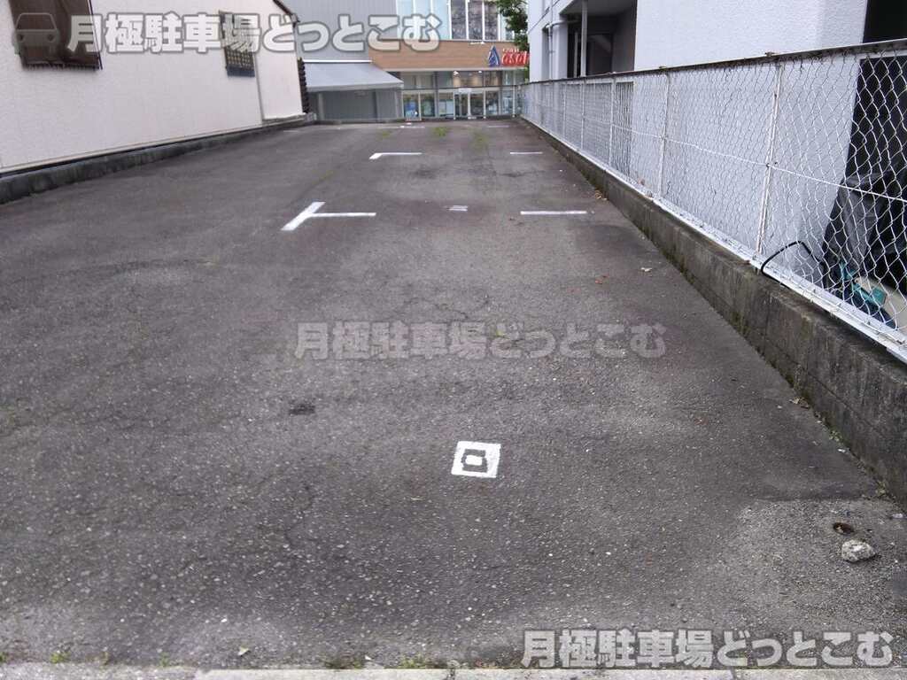 名古屋市千種区宮根台1丁目303の月極駐車場2