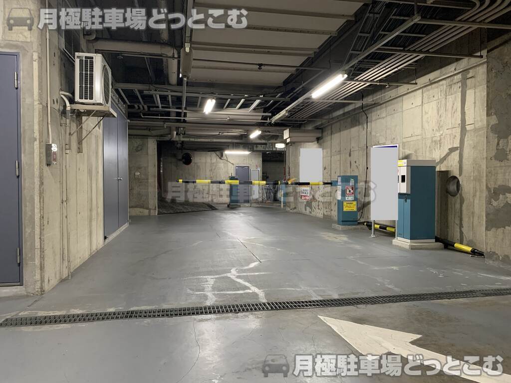 渋谷区幡ヶ谷二丁目39番8の月極駐車場3