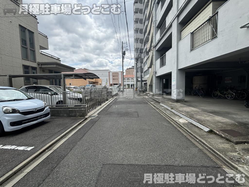 名古屋市東区葵2丁目10-20の月極駐車場2