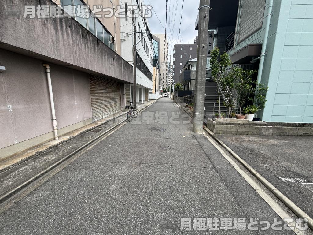 名古屋市東区葵2丁目10-20の月極駐車場3