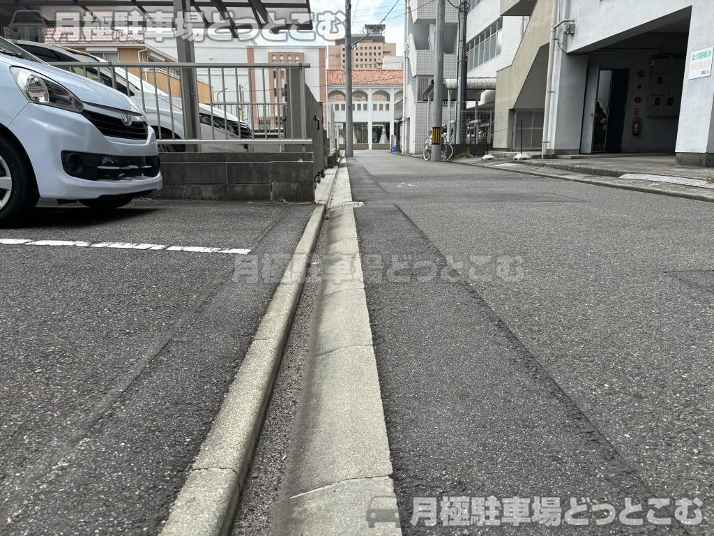 名古屋市東区葵2丁目10-20の月極駐車場4