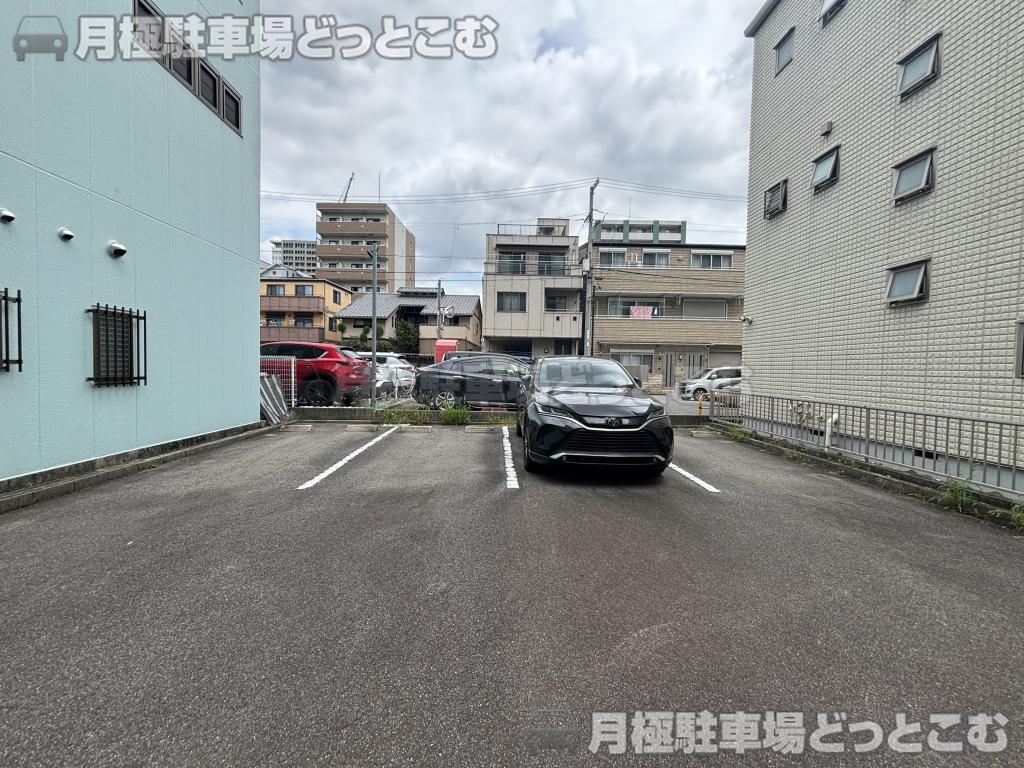 名古屋市東区葵2丁目10-20の月極駐車場5