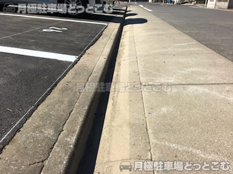 名古屋市北区水草町2-29の月極駐車場4