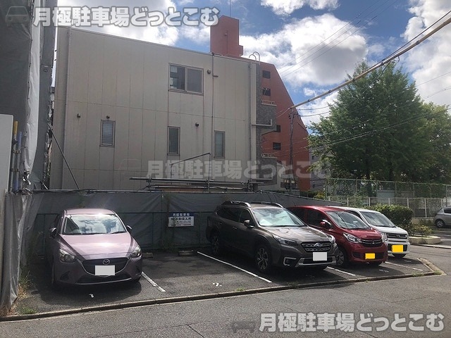 名古屋市西区那古野1丁目304-1の月極駐車場1