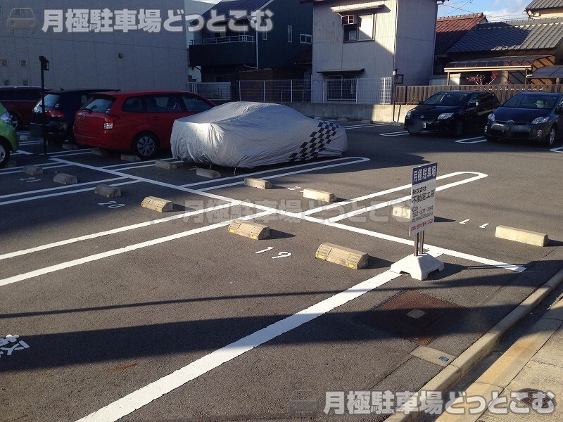 名古屋市熱田区五番町1802の月極駐車場4