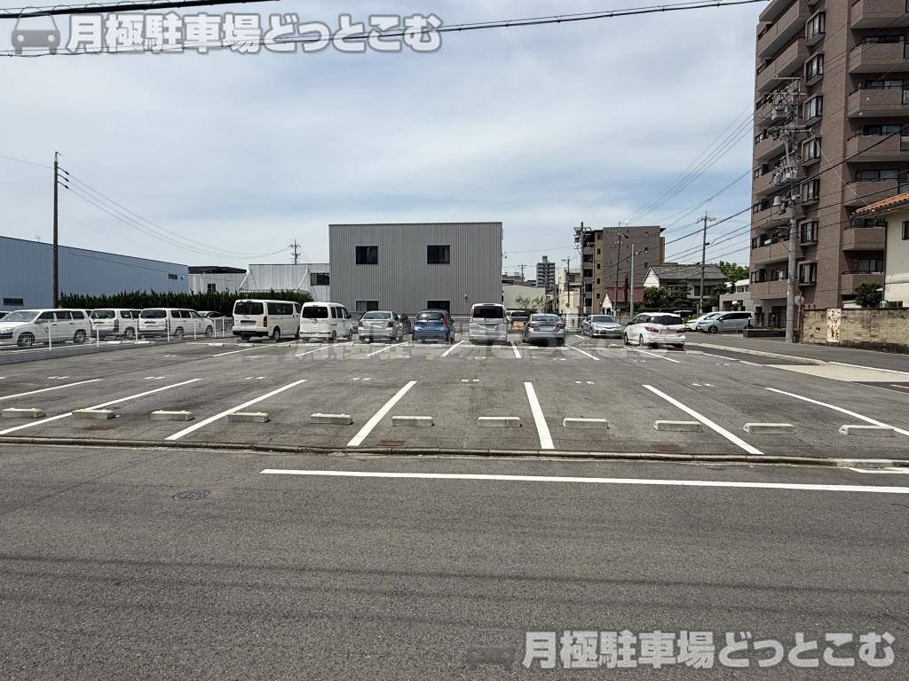 名古屋市西区菊井2丁目1505番の月極駐車場5