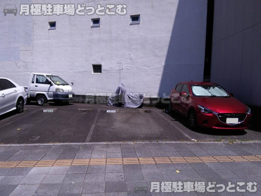 名古屋市中区橘1丁目1801の月極駐車場1