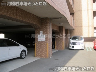 名古屋市千種区吹上1-1-23の月極駐車場1