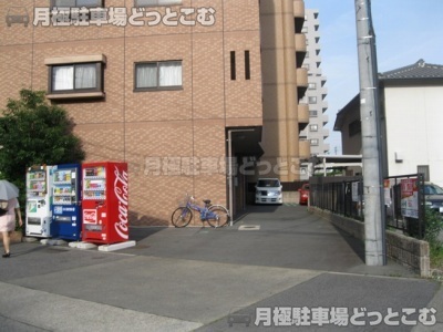 名古屋市千種区吹上1丁目1-23の月極駐車場1