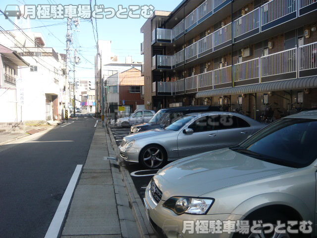 名古屋市西区菊井1-6-1の月極駐車場4