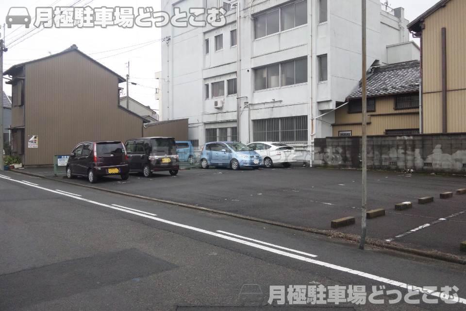 一宮市大宮1-7-8の月極駐車場3