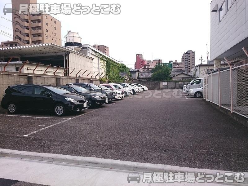 名古屋市東区徳川1-1701～1702-5.1703-2の月極駐車場1