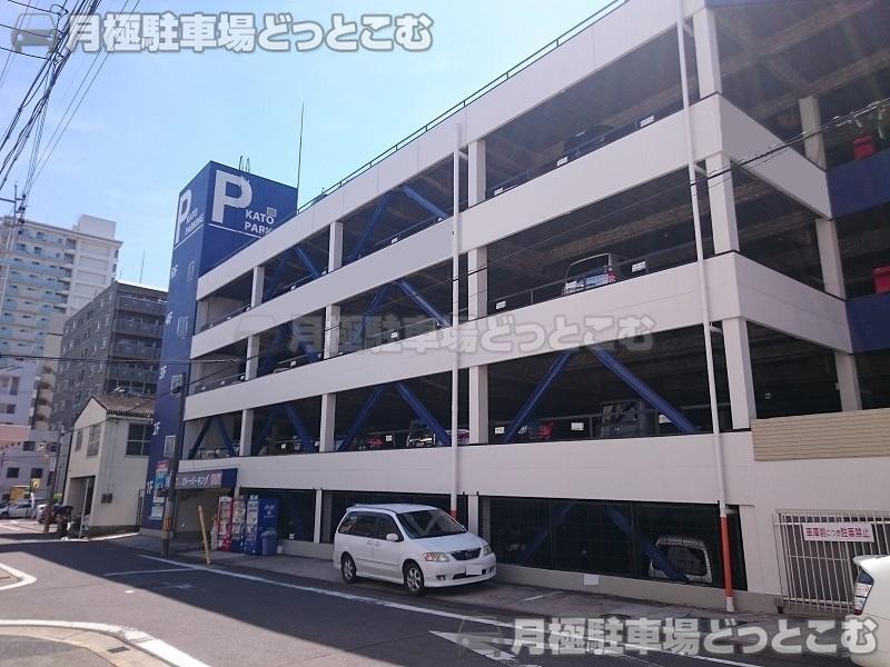 名古屋市東区泉2丁目1-15の月極駐車場1