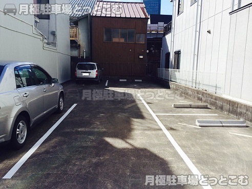 名古屋市西区那古野2丁目9番17号の月極駐車場1