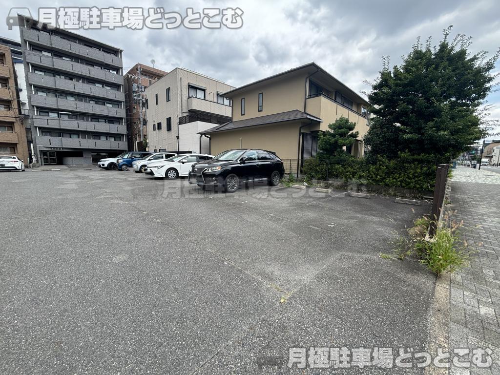 名古屋市東区葵2丁目817の月極駐車場6