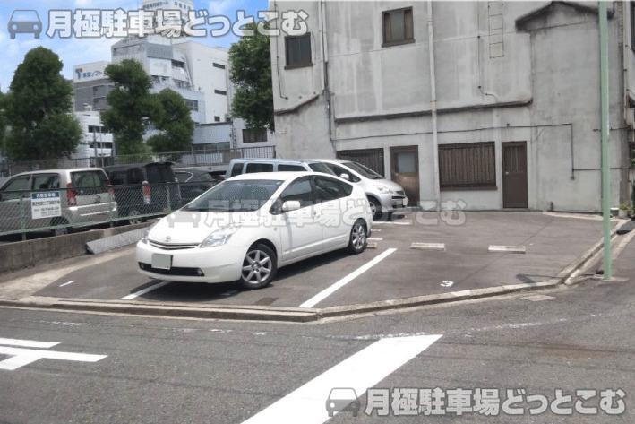 名古屋市西区名駅2-106-1の月極駐車場1