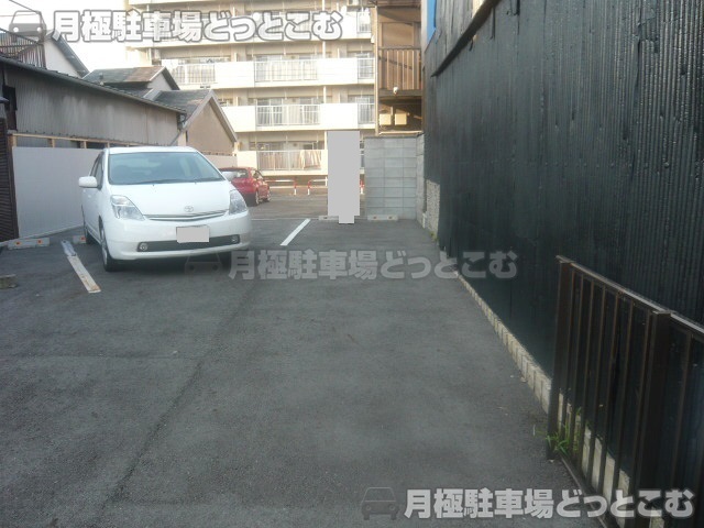 名古屋市西区則武新町1丁目1607番の月極駐車場3
