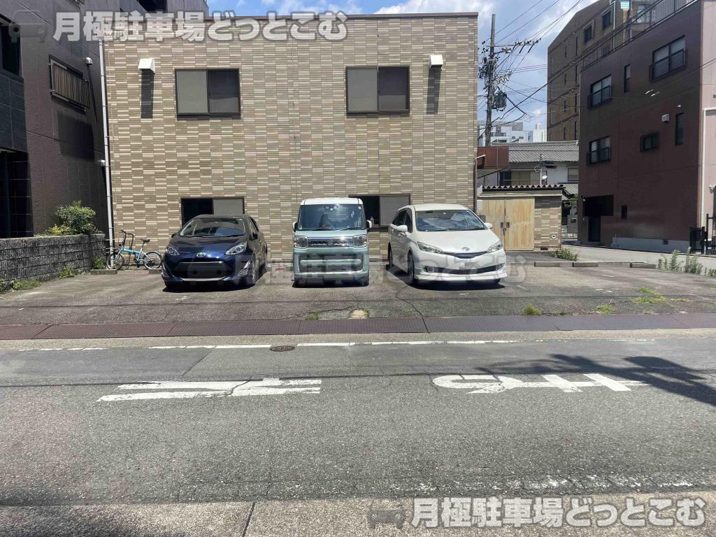 名古屋市中村区竹橋町28-21の月極駐車場2