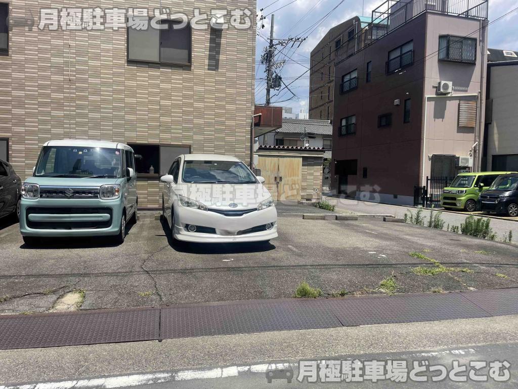 名古屋市中村区竹橋町28-21の月極駐車場3