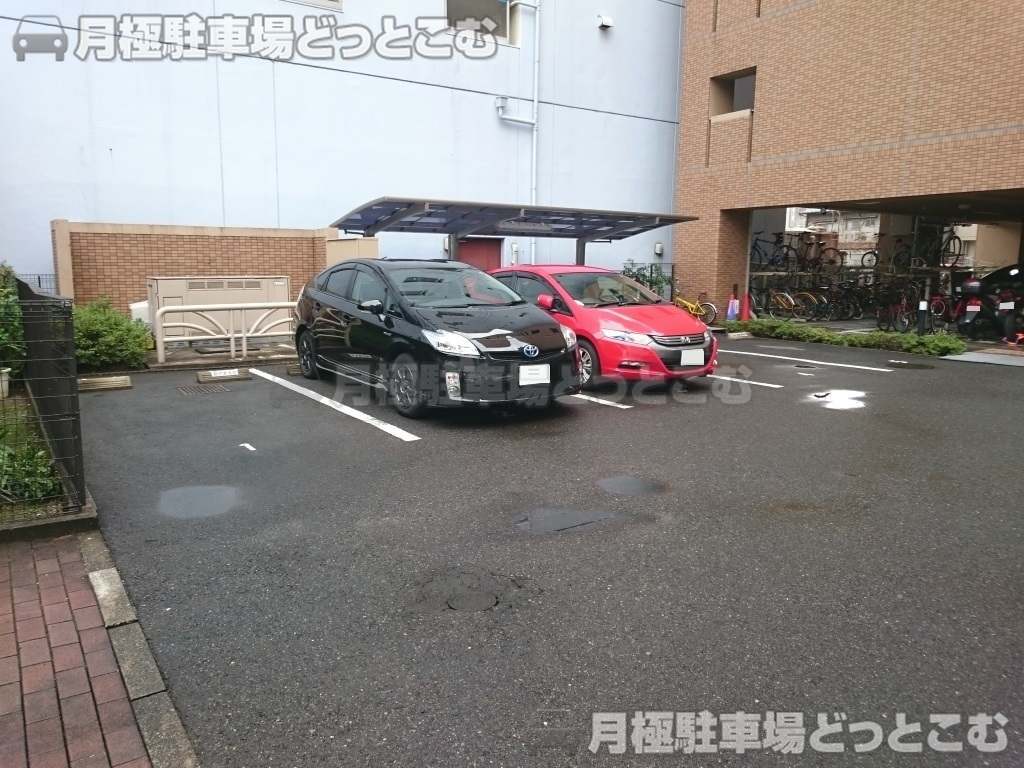 名古屋市東区泉1丁目3-6の月極駐車場1