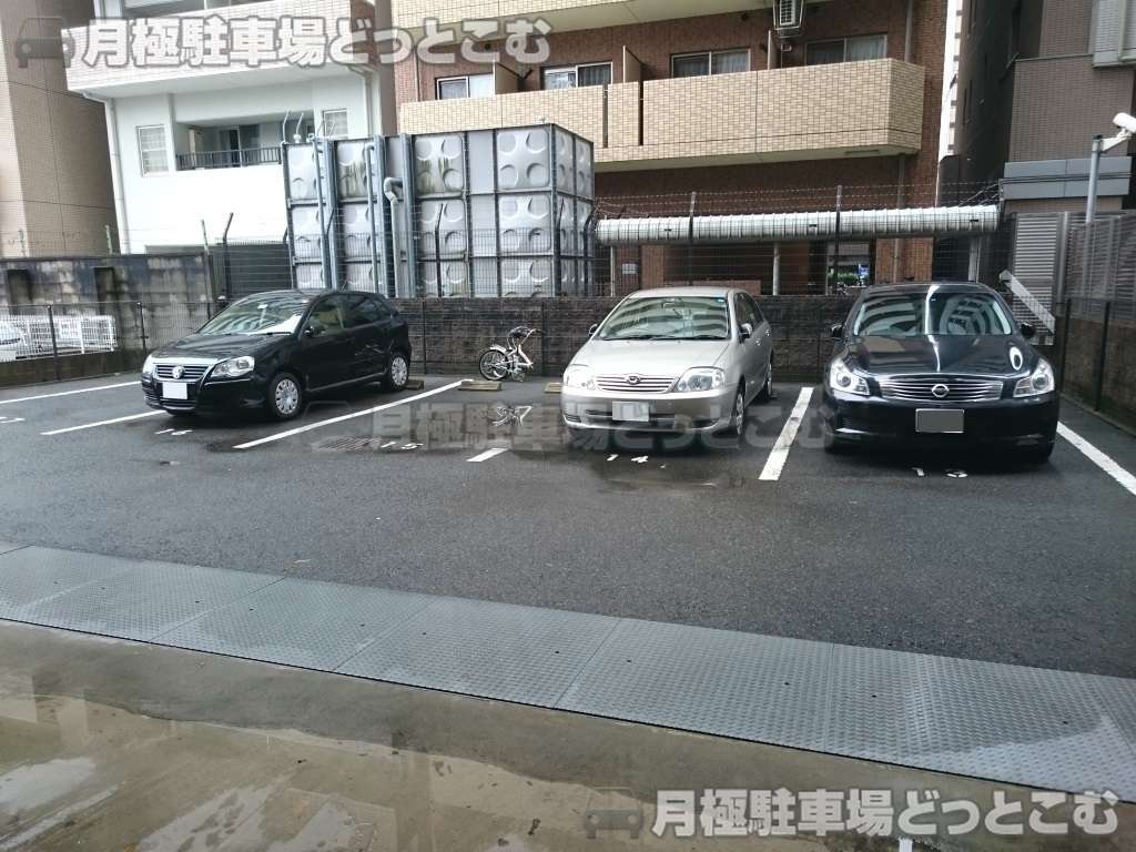 名古屋市東区泉1丁目3-6の月極駐車場2