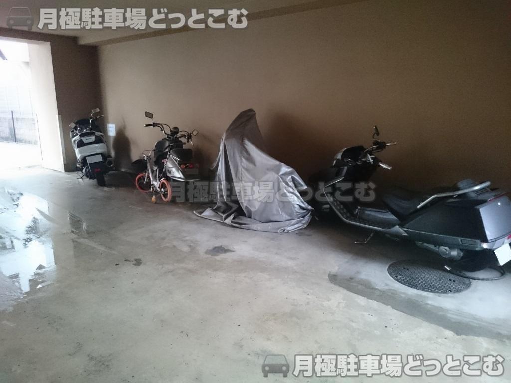 名古屋市東区泉1丁目3-6の月極駐車場2