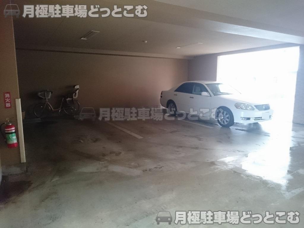 名古屋市東区泉1丁目3-6の月極駐車場2