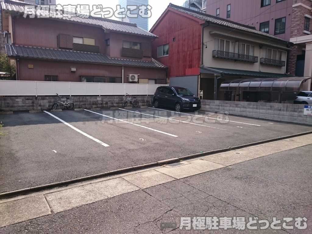 名古屋市西区那古野2-2333の月極駐車場2