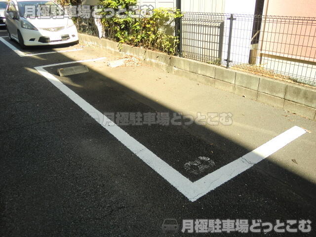 国分寺市戸倉4-21-2の月極駐車場2
