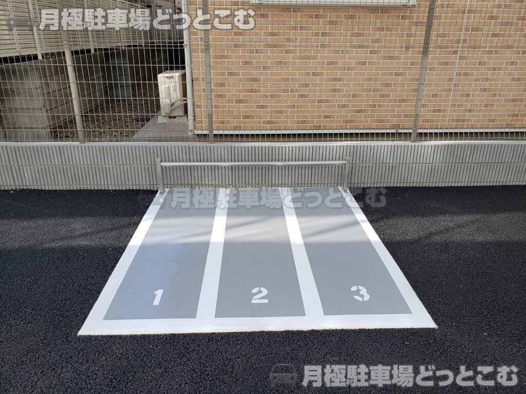 墨田区八広2丁目13-11の月極駐車場1