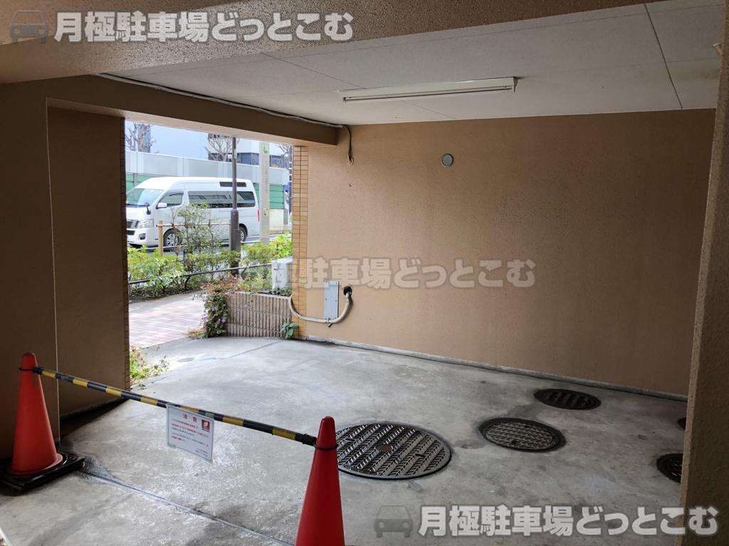 杉並区高円寺北2-29-13の月極駐車場1