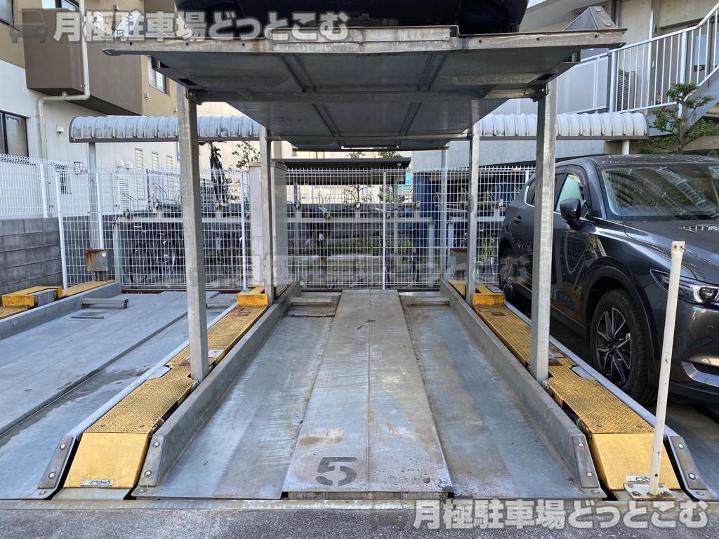 国立市東2-8-13の月極駐車場3