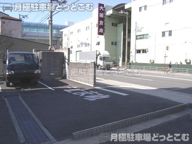 大阪市西区九条3丁目28-21の月極駐車場2