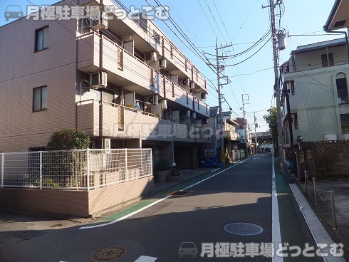 世田谷区上北沢四丁目28番6号の月極駐車場2