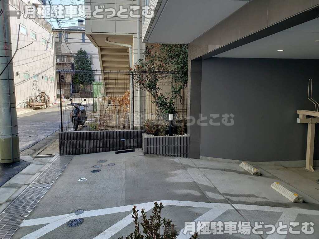 豊島区西池袋4丁目8の月極駐車場2