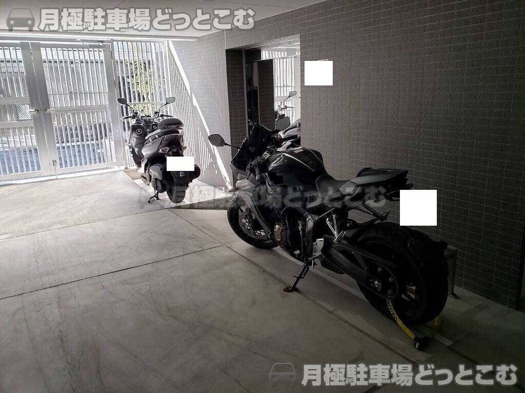 豊島区西池袋4丁目8の月極駐車場3