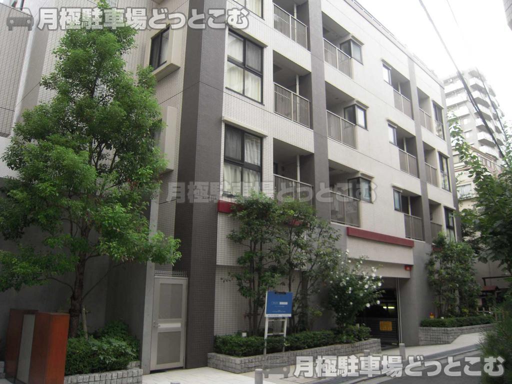 目黒区上目黒2-15-1の月極駐車場1