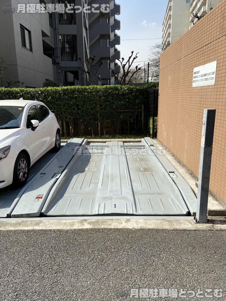 足立区梅田7-23-15の月極駐車場3