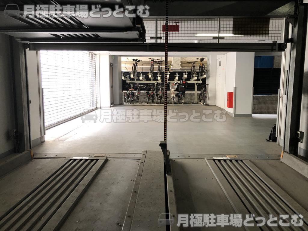 千代田区東神田1-8-4の月極駐車場3