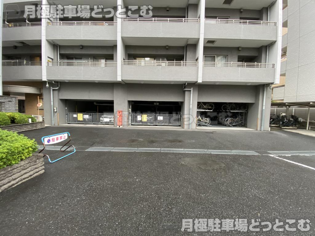 墨田区向島2-12-12の月極駐車場1
